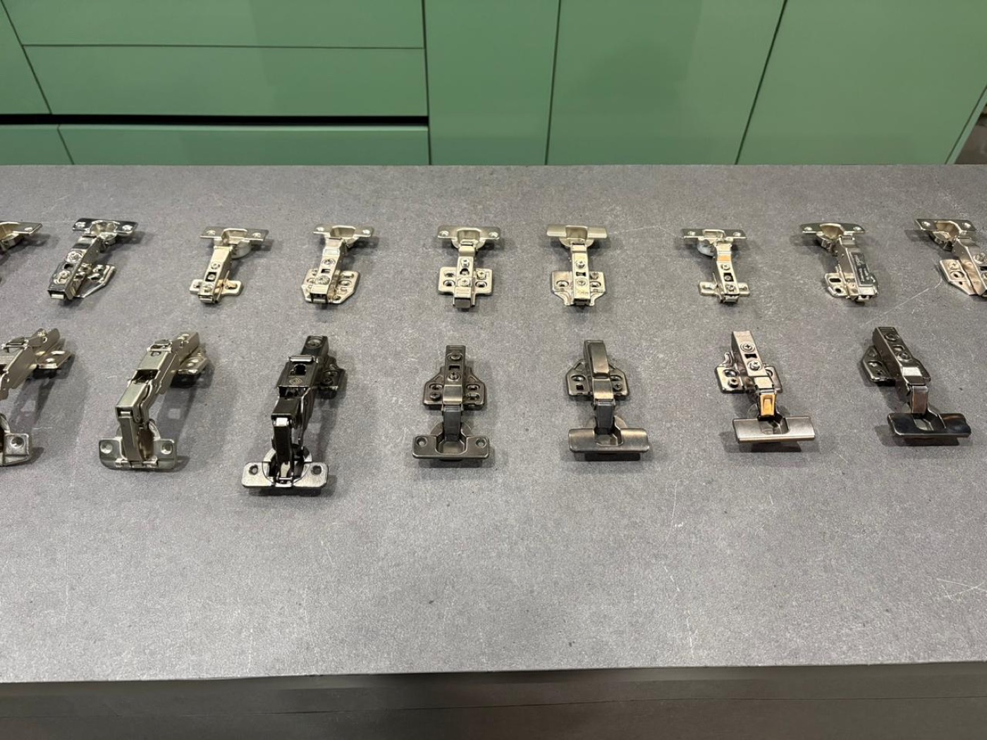 Auto-hinges close-up