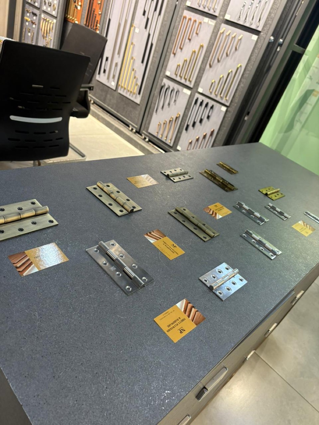 Glass-door hinges